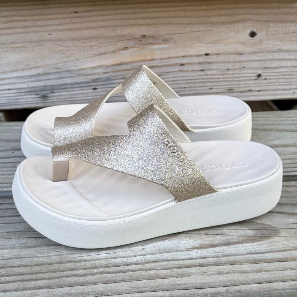CROCS Getaway Platform ToeLoop Metallic Glitter Sandals Stucco Champagne 7